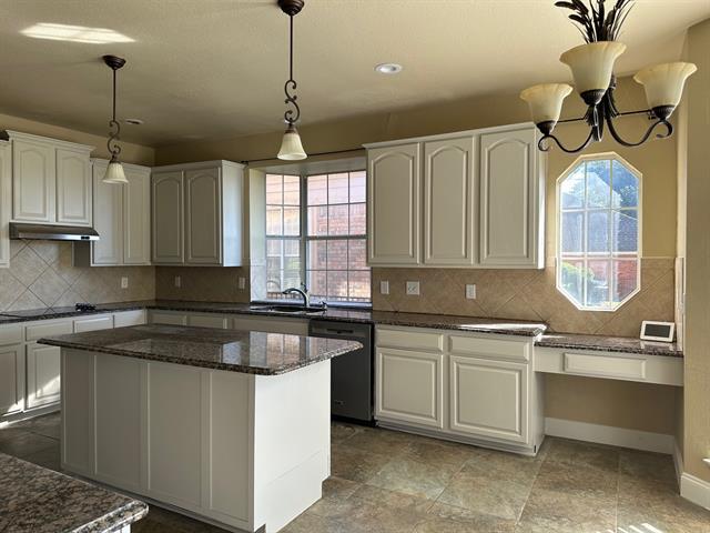 Building Photo - 5520 S Briar Ridge Cir