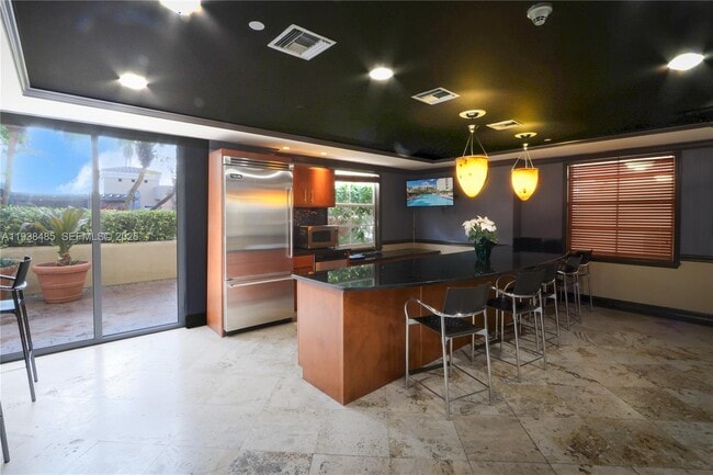 Building Photo - 520 SE 5 Ave