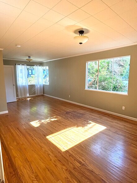 Living dining room - 459 44th St