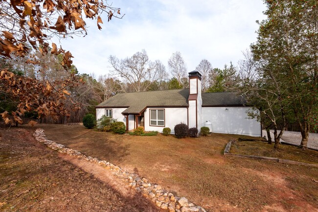 Building Photo - Oconee Country Living on 8+ Acres w/ Full ...