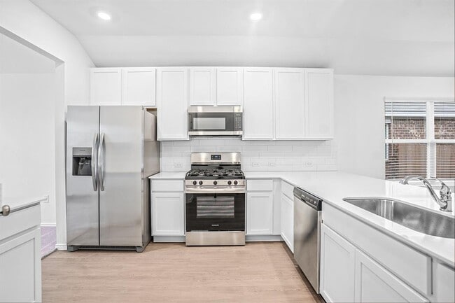 Building Photo - 113 Imola St