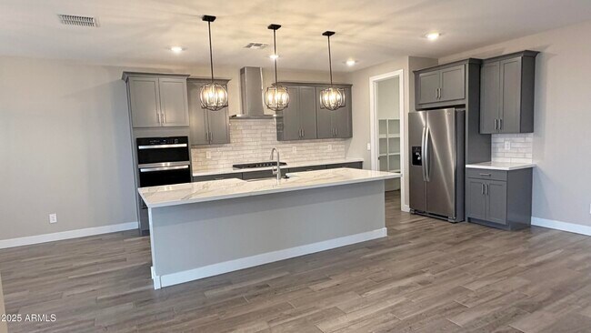 Building Photo - 15901 W El Cortez Pl