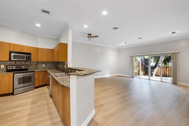 Building Photo - 2929 SW 18th Terrace