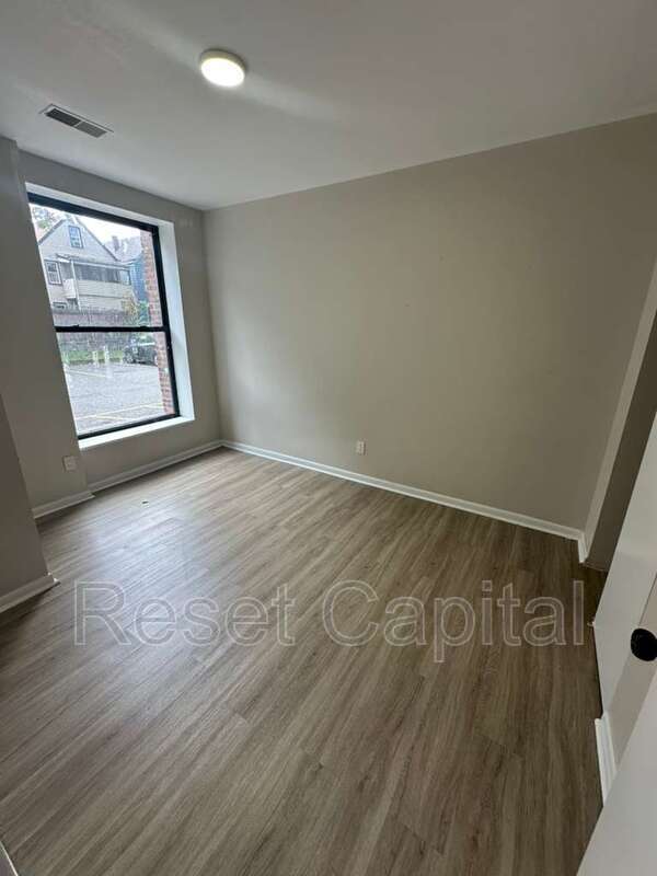 Building Photo - 355 Hamilton Ave