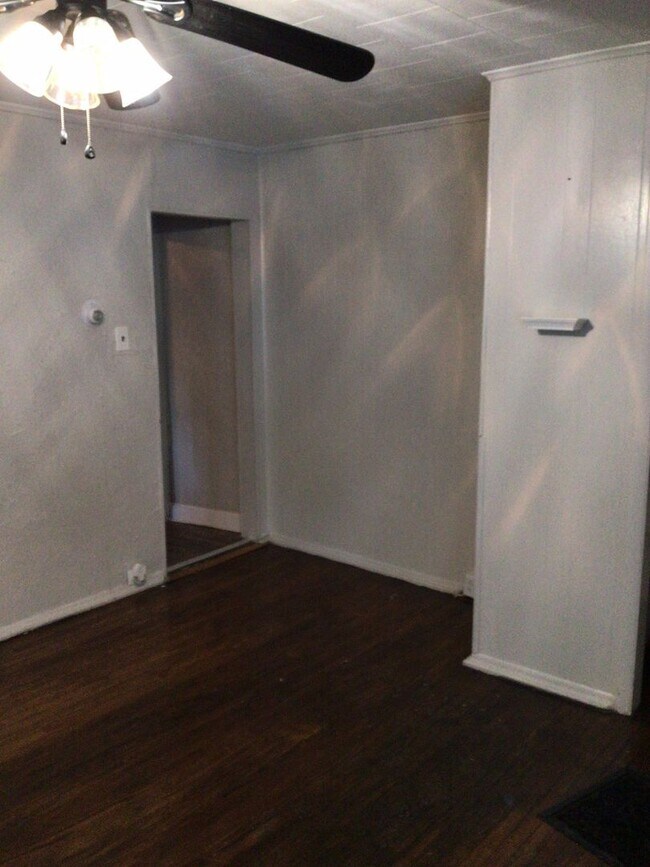 Building Photo - 520-522 Woodvale Ave