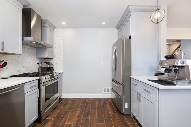 Building Photo - 47 Blondel Dr