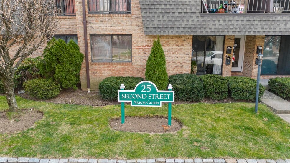 Primary Photo - 25 2nd St