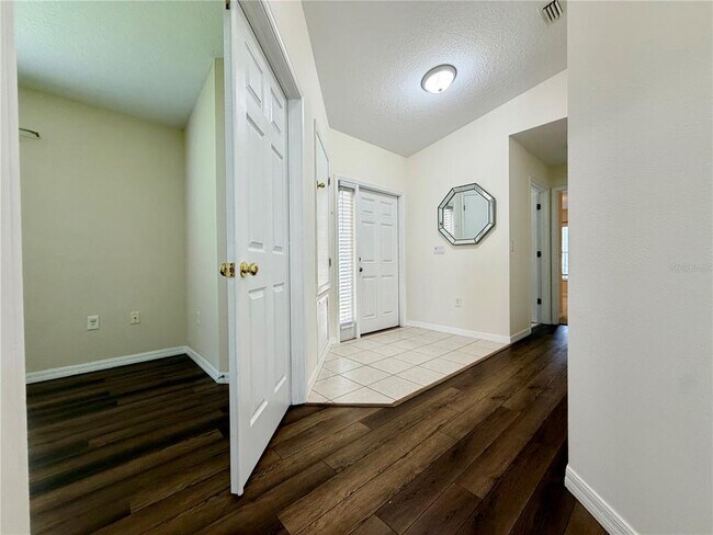 Building Photo - 7838 Carriage Pointe Dr