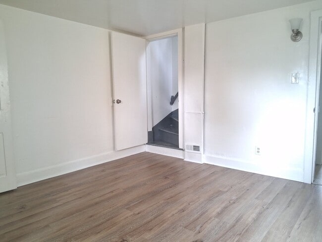 Building Photo - 213 Cohansey St