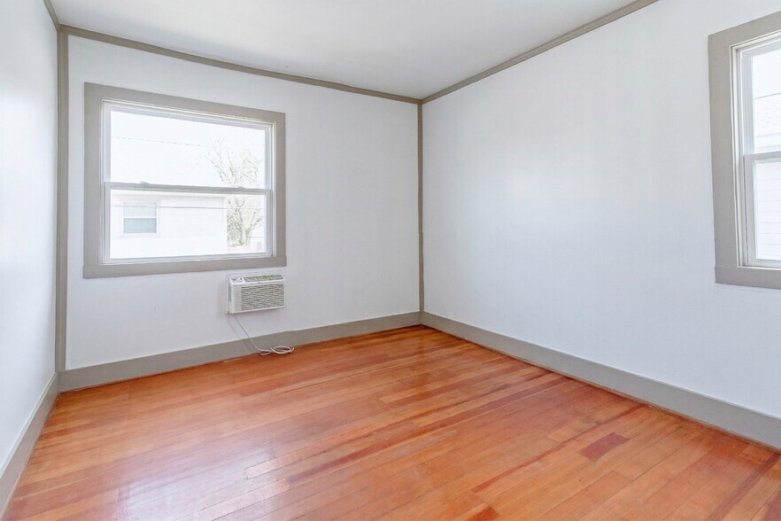 Building Photo - 318 Firmin St