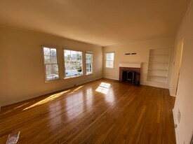 Building Photo - 1267 1/2 Devon Ave