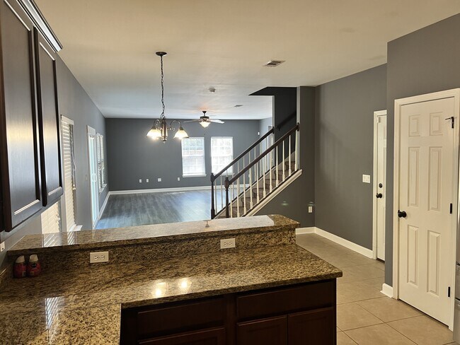 Building Photo - 6005 Fiori Dr