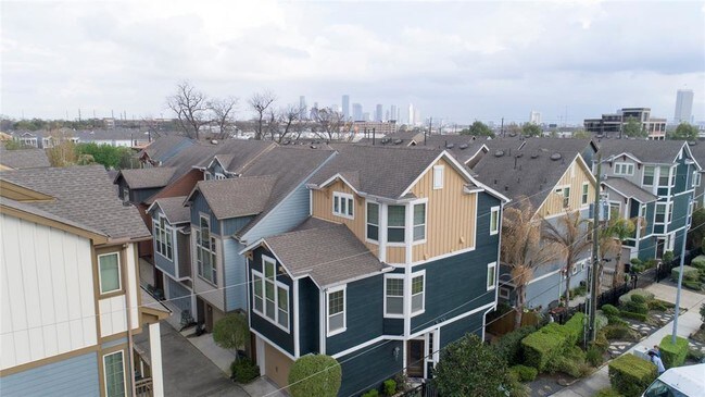 Building Photo - 736 Nicholson St