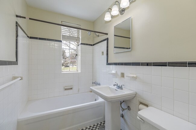 Building Photo - Beautiful 1 Bed 1 Bath near Moses Cone and...