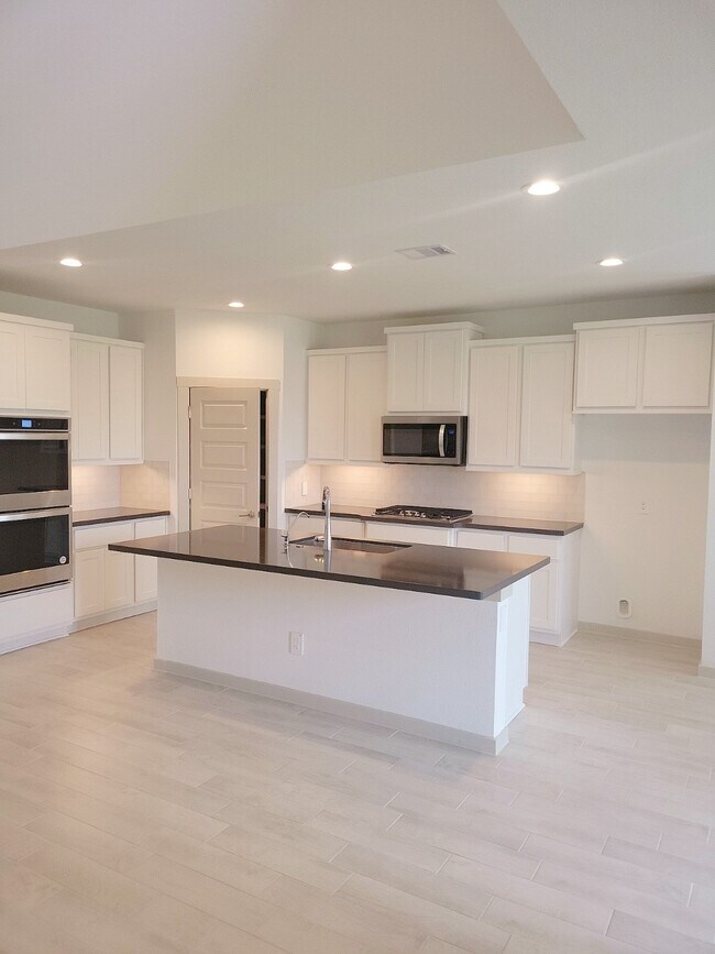 Building Photo - 28434 Eli Eagle St