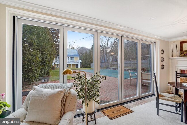 Building Photo - 7153 Main St