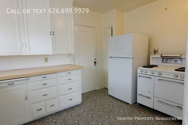 Building Photo - 3216 Brandon St