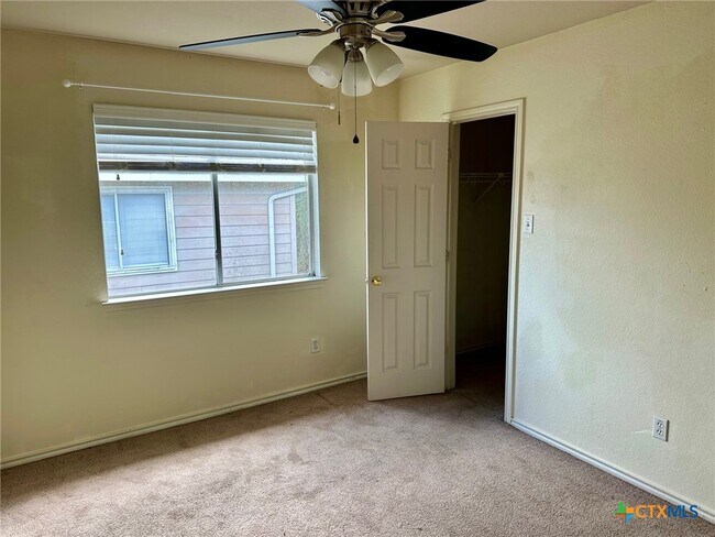 Building Photo - 802 Sagewood Trail