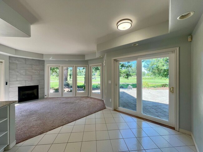 Building Photo - Beautiful 3-Bed 3-Bath home on Semiahmoo G...
