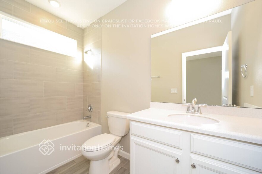 Building Photo - 10015 Lemon Grass Ln