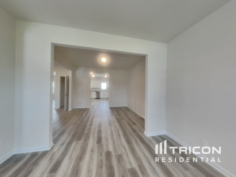 Building Photo - 247 Oliver Dr