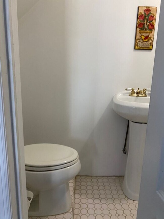 Building Photo - Three Bedroom 3.5 baths Townhouse for Rent...