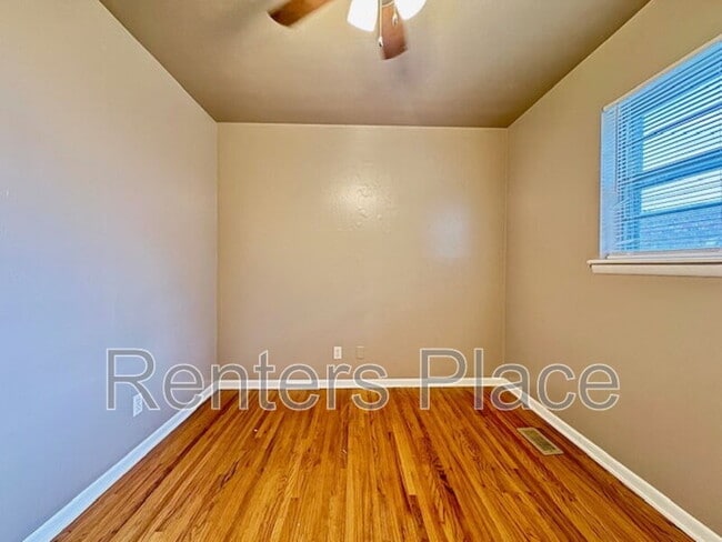 Building Photo - 5611 S Rockford Ave
