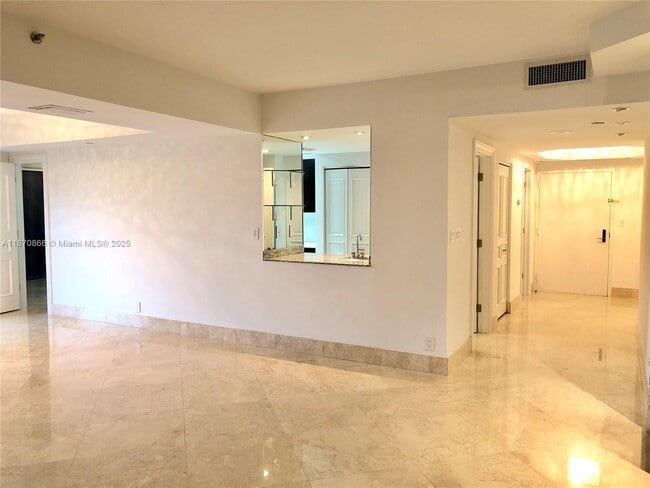 Building Photo - 2800 Island Blvd