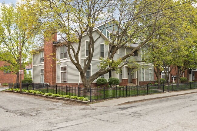 Building Photo - 224 E 13th St