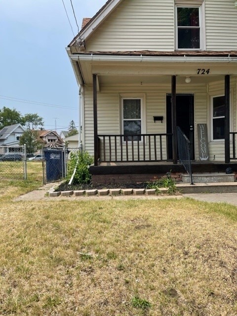Building Photo - 724 Spencer St