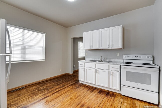 Building Photo - 618 N Ashland Ave