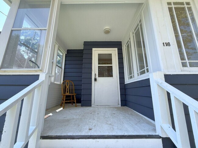 Building Photo - 116 Lathrop St