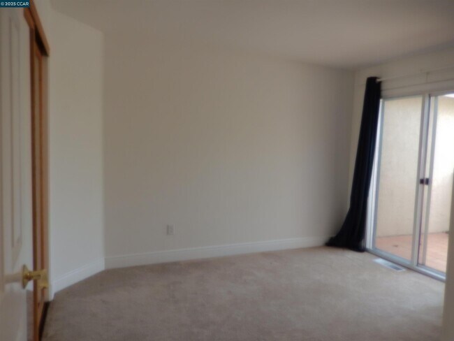Building Photo - 6198 Lakeview Cir