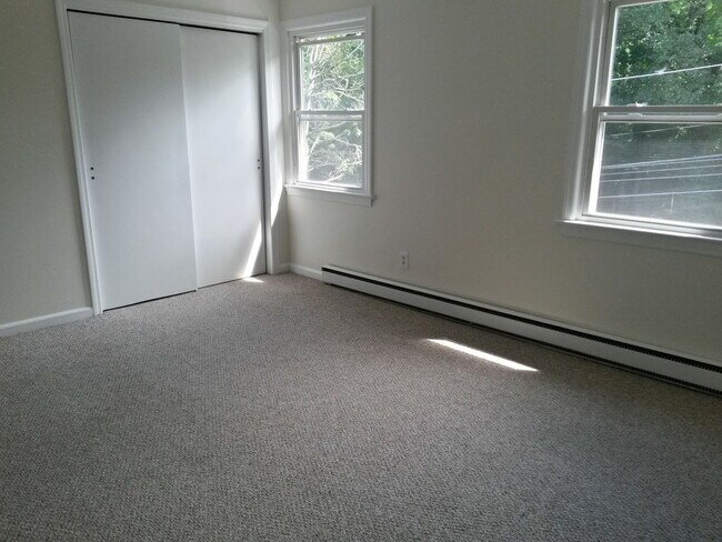 Building Photo - 313 Flax Hill Rd