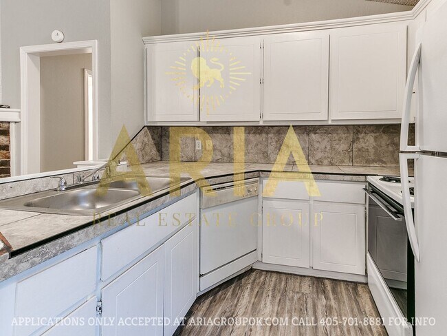 Building Photo - 3 Bed/1.5 Bath Duplex in West Norman! AVAI...
