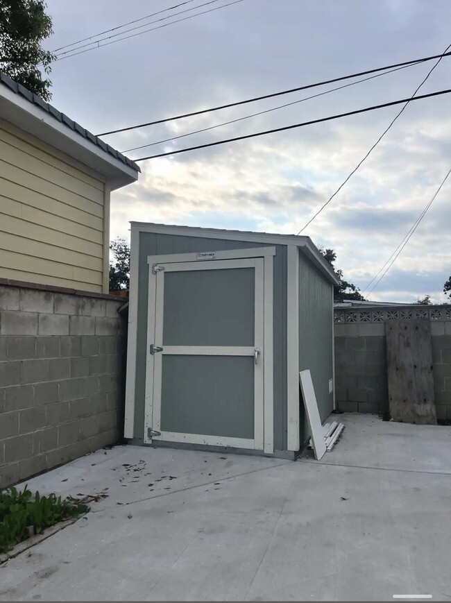 Building Photo - 7949 Clearfield Ave