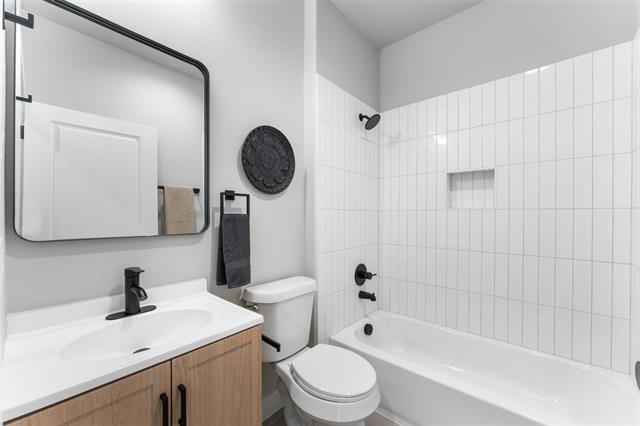 Building Photo - 612 1/2 N Robinson St