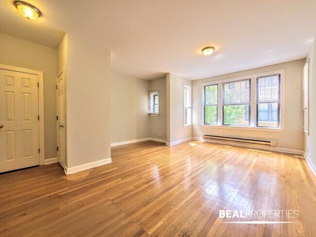 Building Photo - 0 bedroom in CHICAGO IL 60657