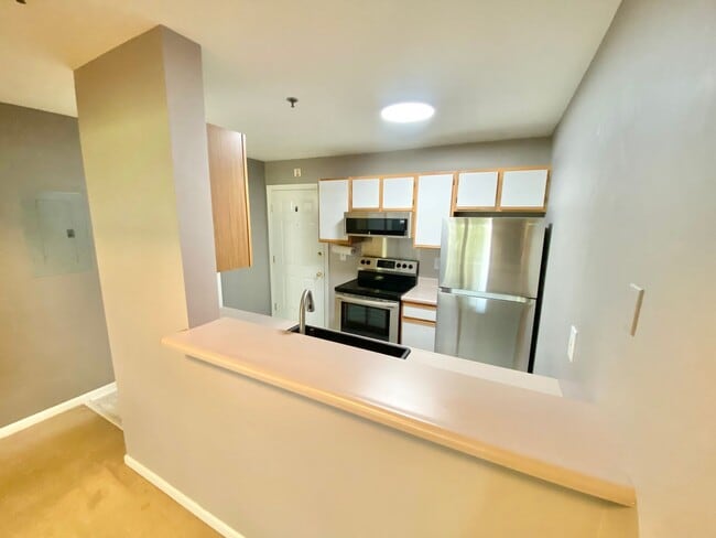 Building Photo - 1 Bedroom Apartment in Burlington VT Avail...