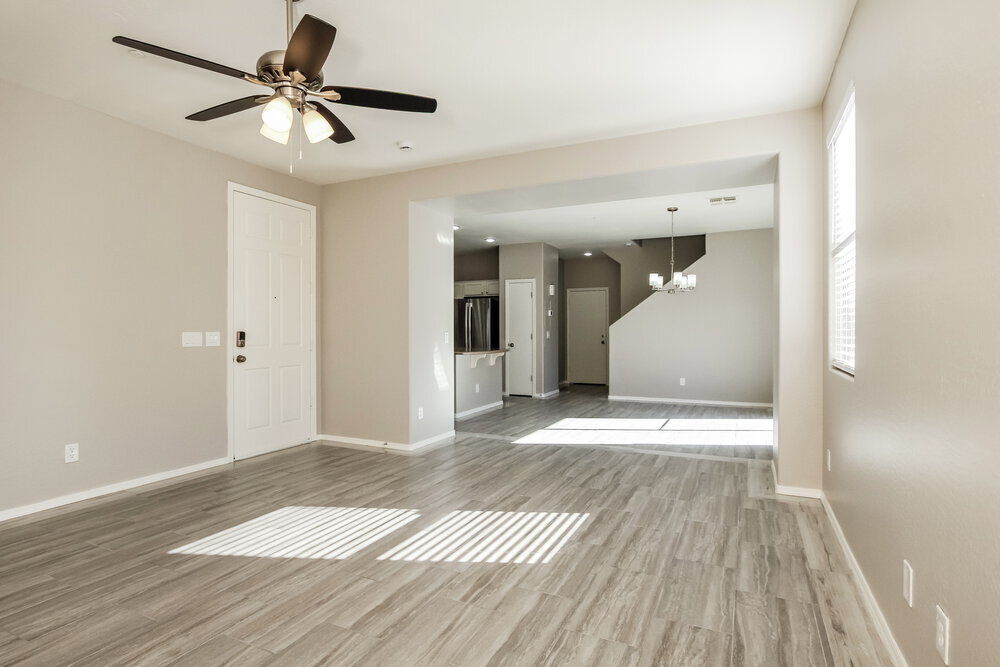 Building Photo - 943 E Agua Fria Ln