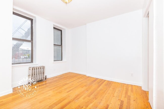 Building Photo - 100 Broadway