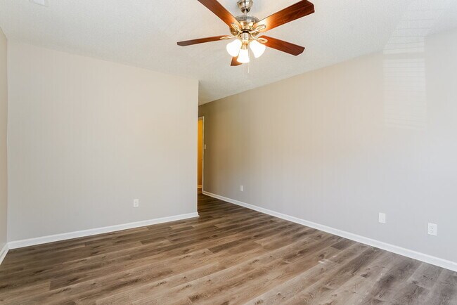 Building Photo - 1716 Netherfield Ln