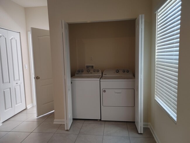 Building Photo - 9595 Star Dr