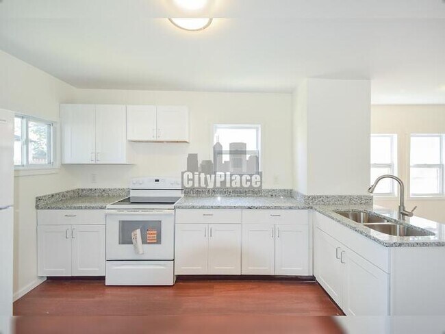 Building Photo - 227 S Dearborn St