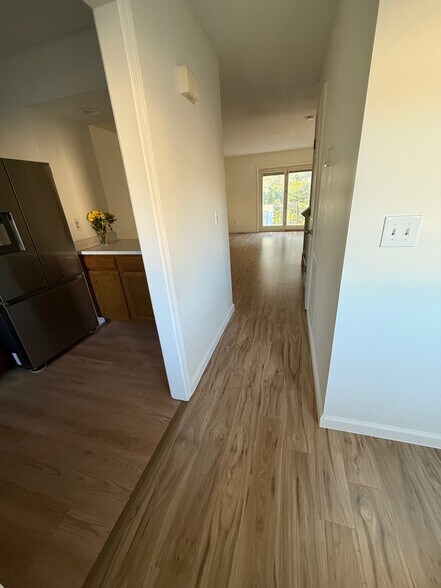 Hall Way - 76 Oak Ridge Dr