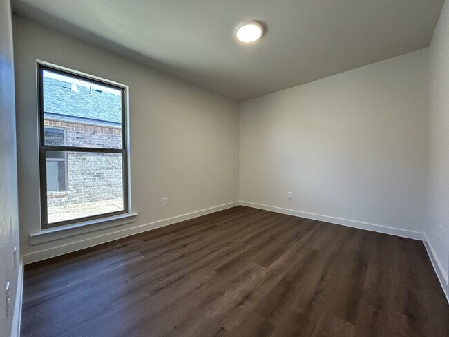 Building Photo - Brand New Burgamy Park Gem, Zoned for Memorial High School!