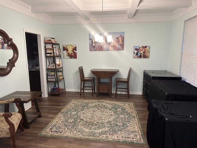 Building Photo - Move in Special  $500.00 off first and sec...