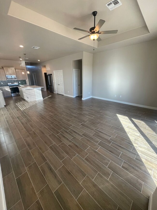 Building Photo - Beautiful Newly Constructed Home **Move In...