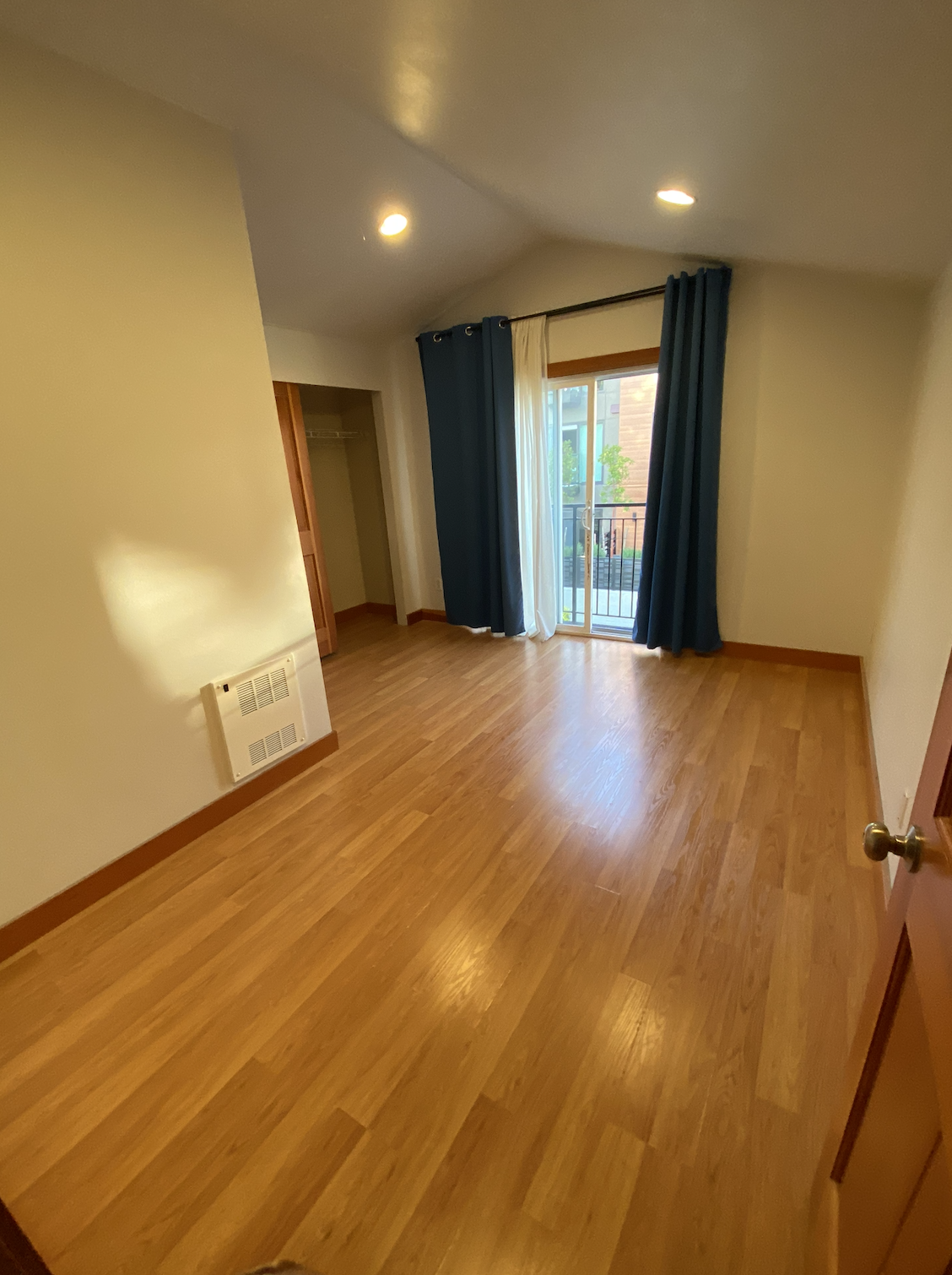 Main bedroom 1 - 708 15th Ave