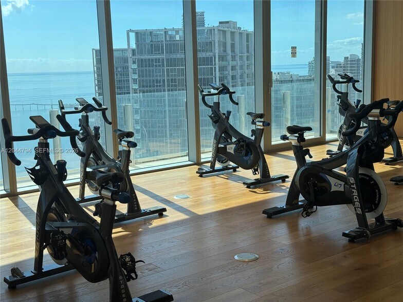 Building Photo - 300 Biscayne Boulevard Way